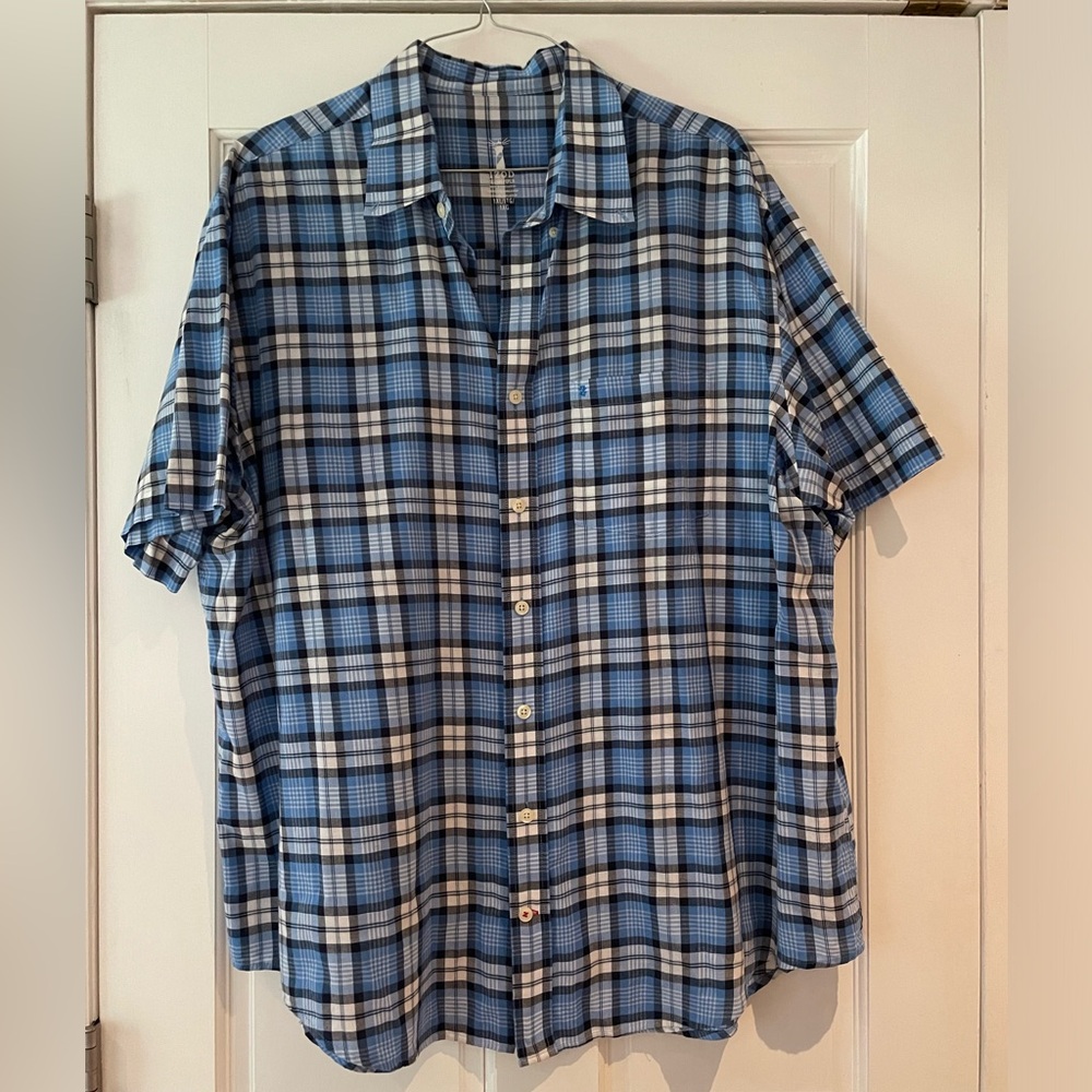 IZOD men’s button-down short sleeve shirt